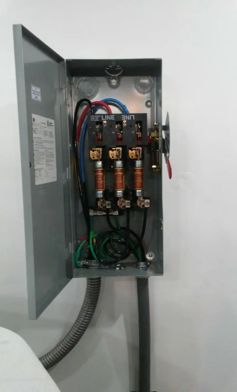Three-phase disconnect switch installed for Smoke Detector Installation in Colebrookdale